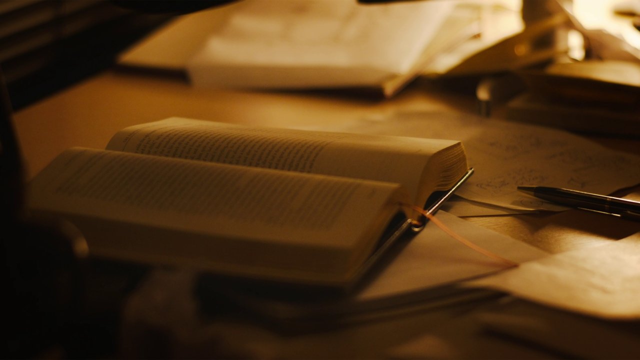 Hands of Silver Movie Screenshot 1