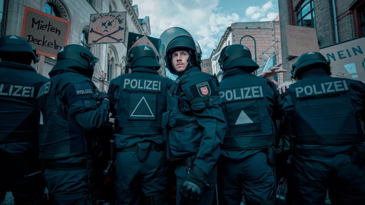 Allein zwischen den Fronten Movie Screenshot 1