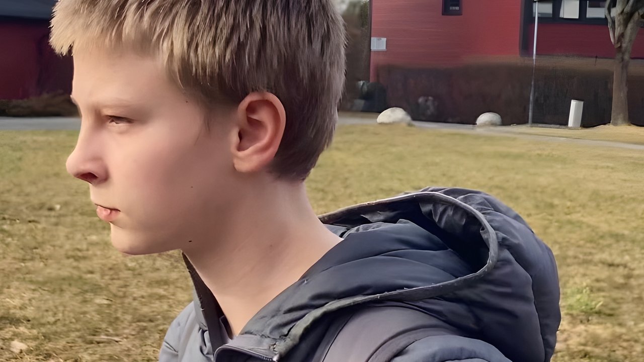 Hjelp Movie Screenshot 1