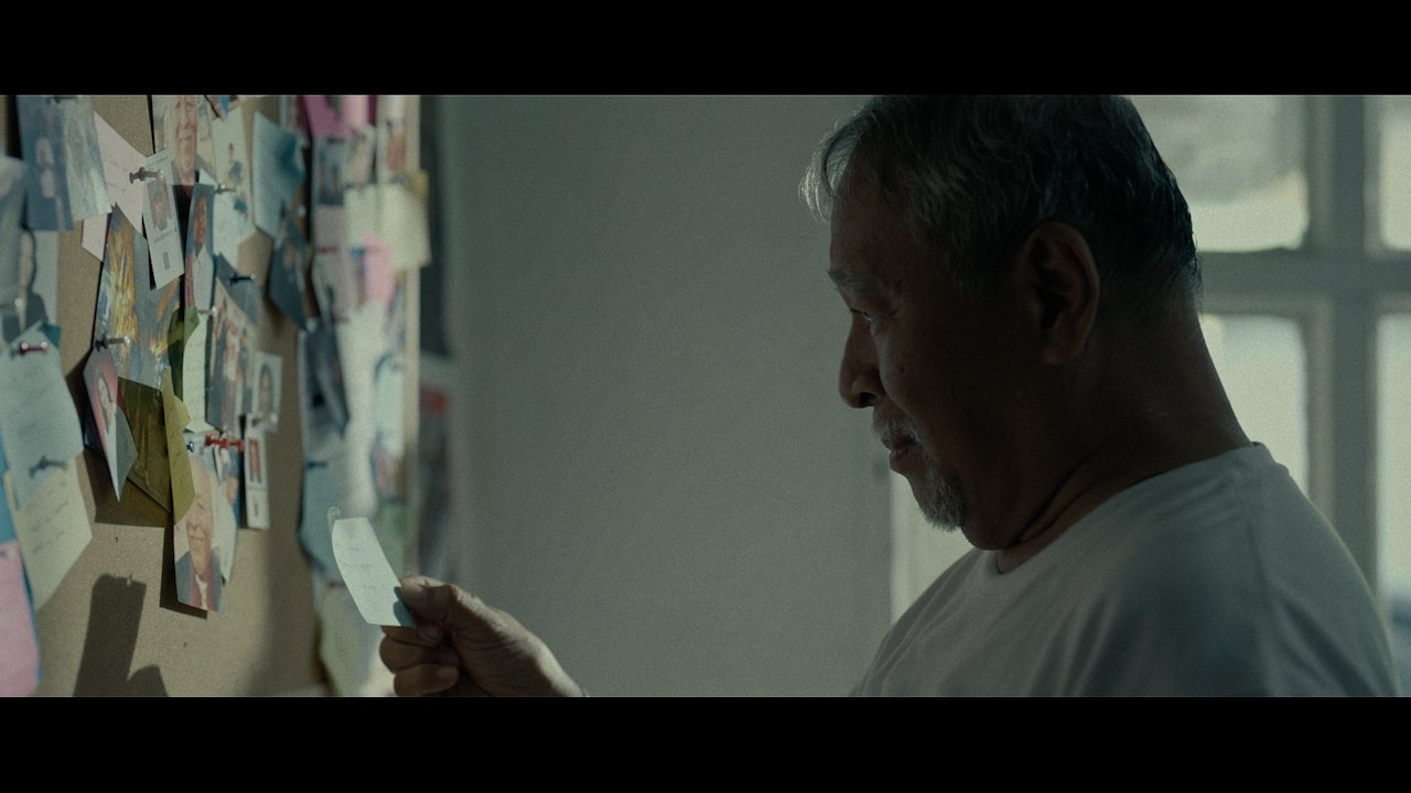 sa likod ng salamin Movie Screenshot 3