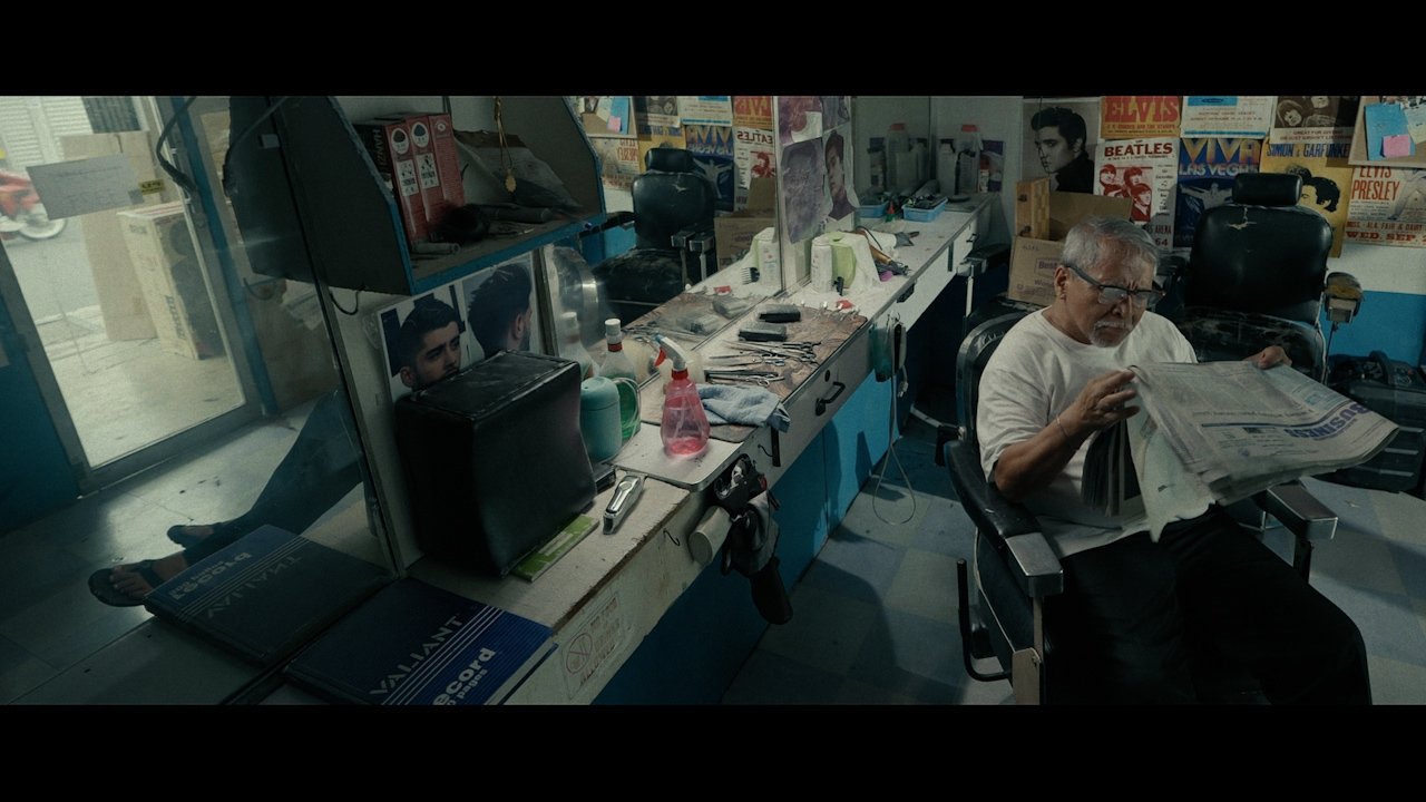 sa likod ng salamin Movie Screenshot 5