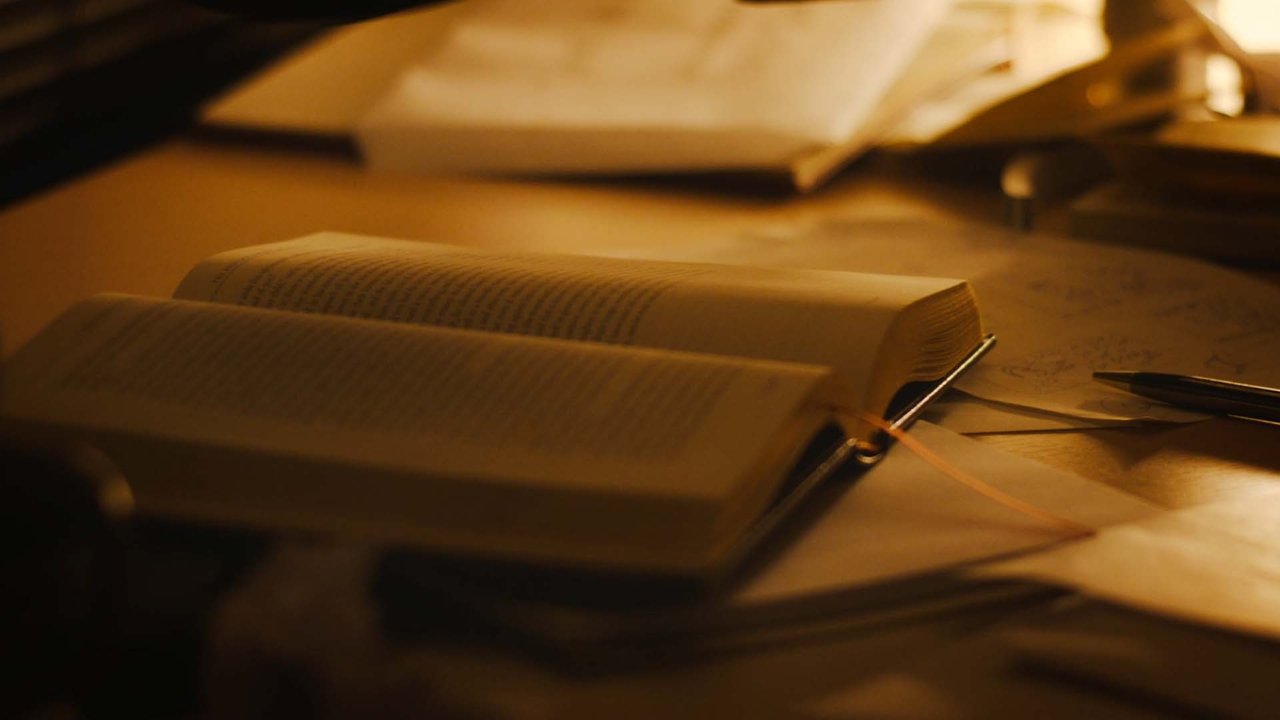 Hands of Silver Movie Screenshot 5